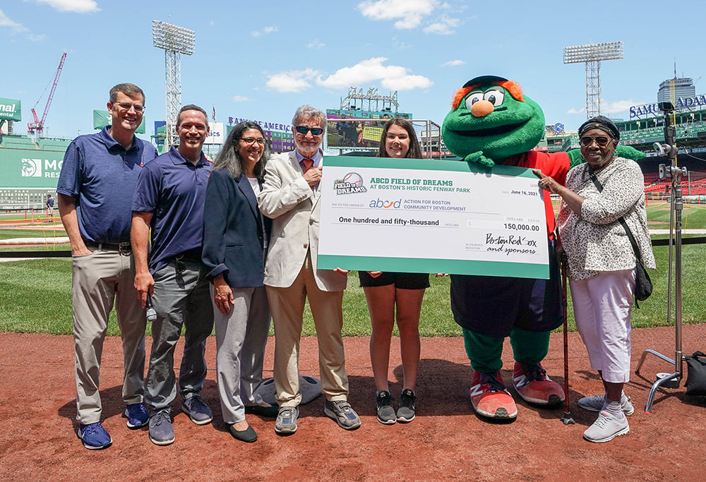 Video The US paint company behind Fenway Park's 'Green Monster' - ABC News